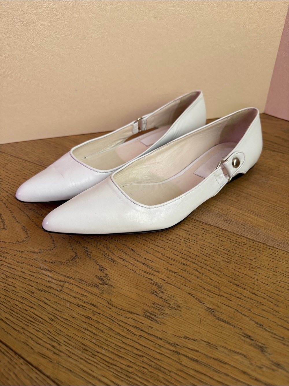 Marc Jacobs flats in white leather sharp pointed-toe side-buckle strap